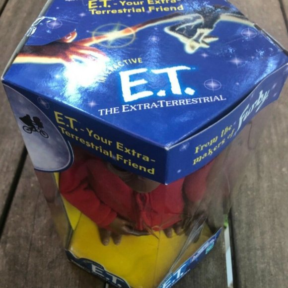 ET INTERACTIVE 9" TALKING E.T. THE EXTRA TERRESTRIAL DOLL TIGER ELECTRONICS. NIB - Picture 4 of 4